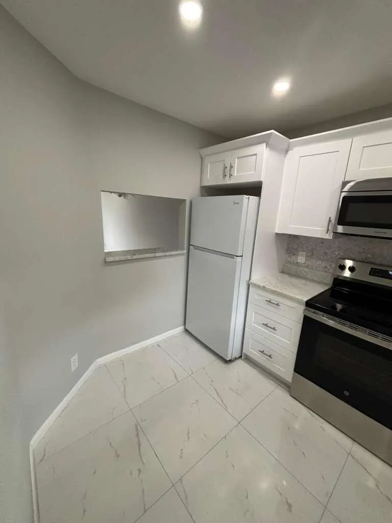 21913 Lake Forest Circle #201 Boca Raton, FL 33433