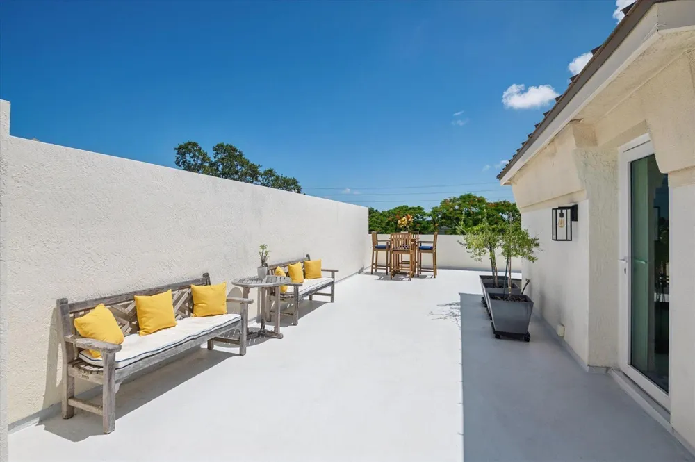 608 NE 11th Avenue Fort Lauderdale, FL 33304
