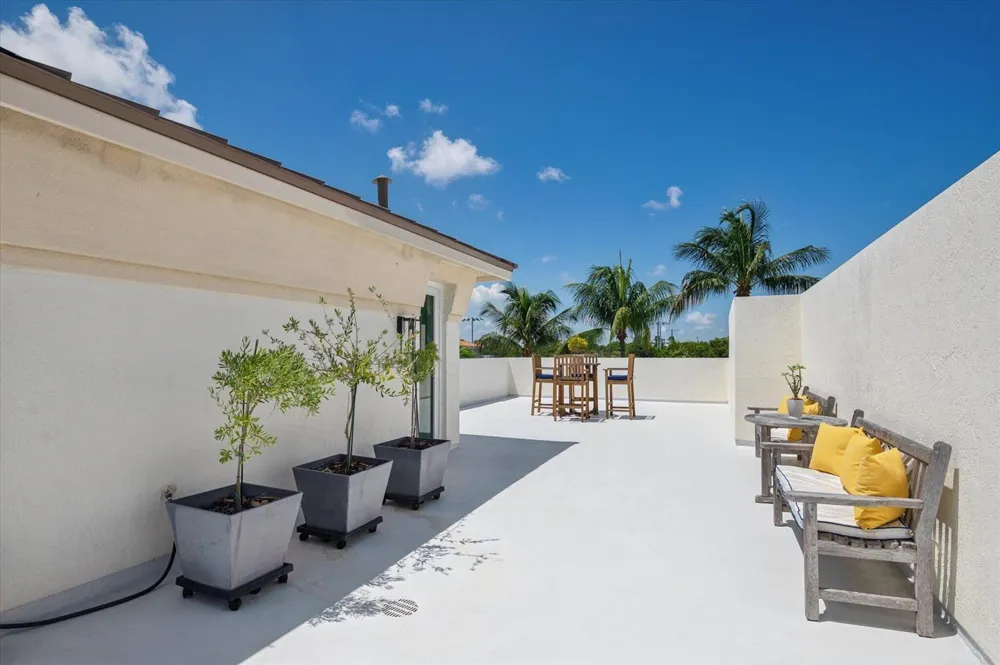 608 NE 11th Avenue Fort Lauderdale, FL 33304