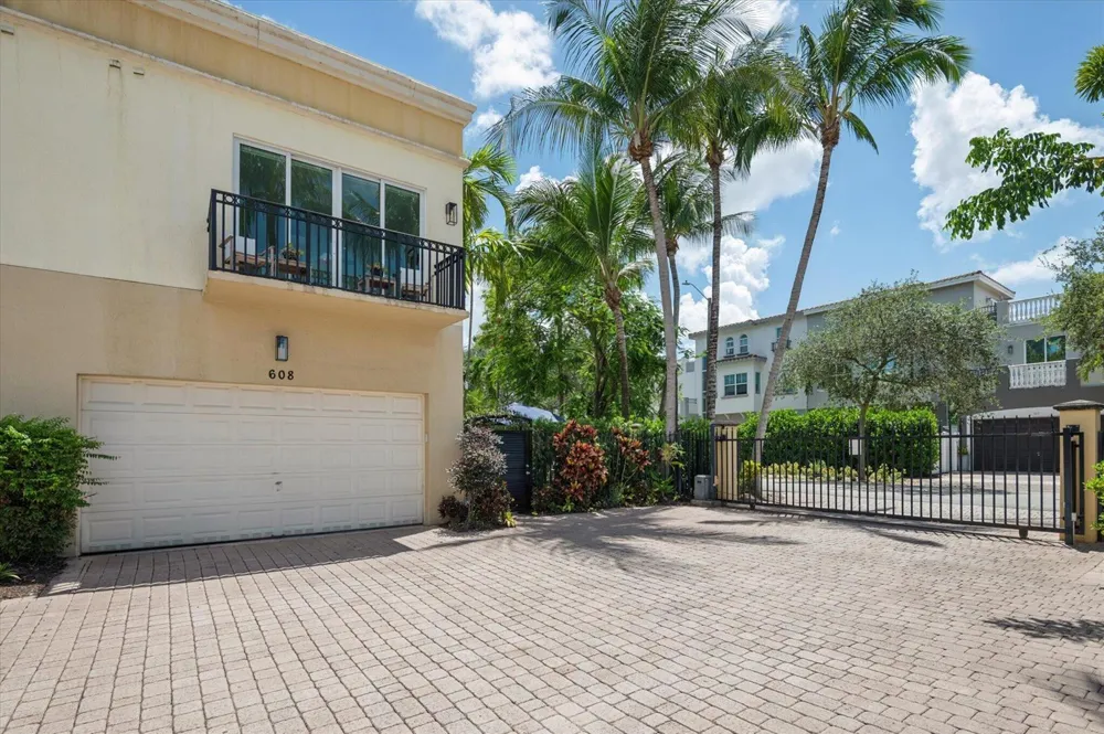 608 NE 11th Avenue Fort Lauderdale, FL 33304