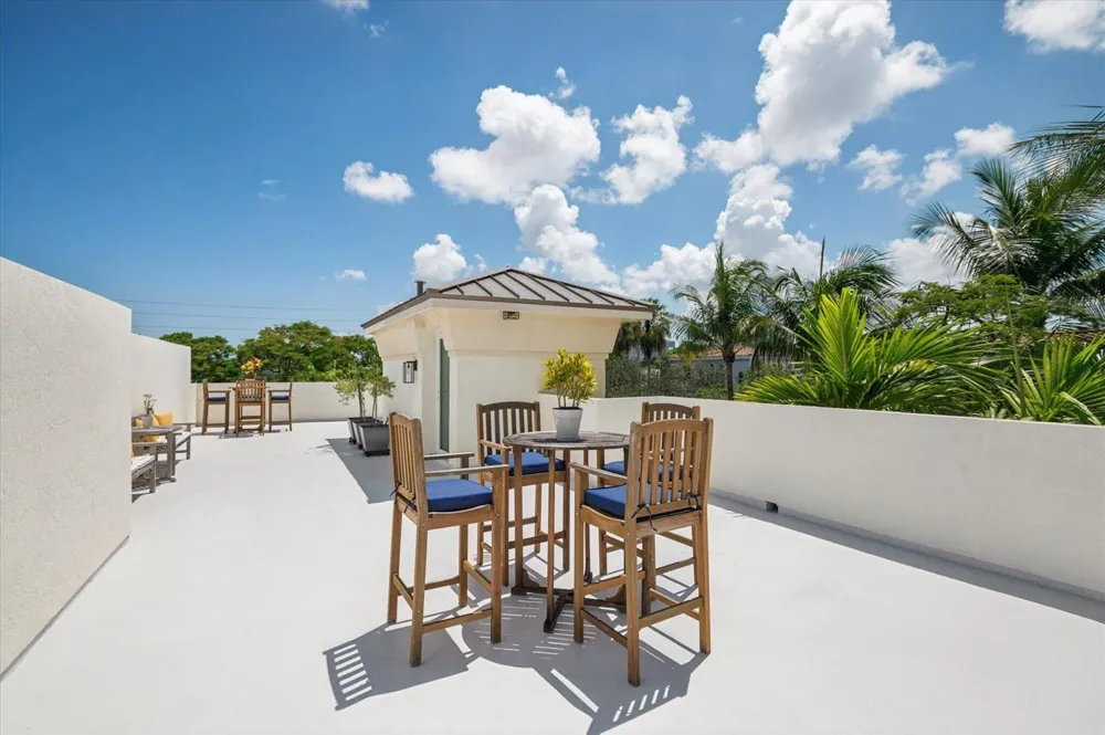 608 NE 11th Avenue Fort Lauderdale, FL 33304