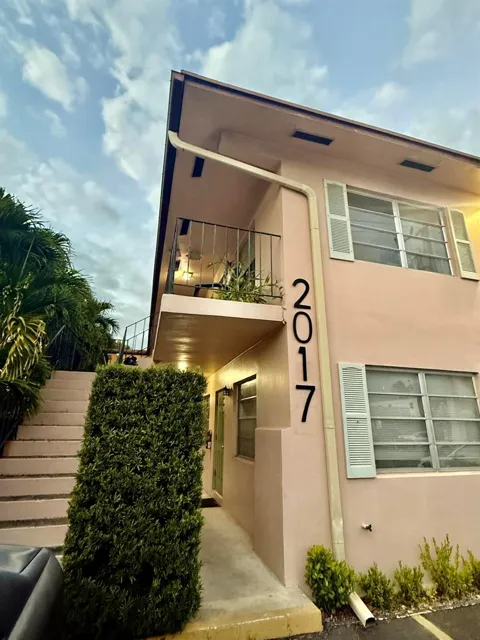 2017 NE 18TH STREET #2