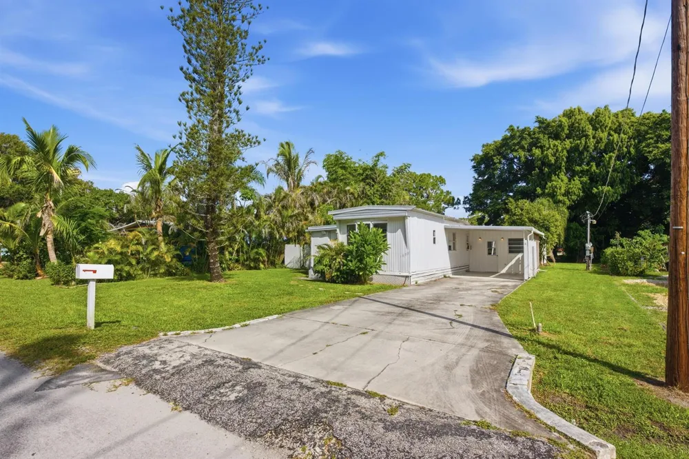 1823 SW College Street Stuart, FL 34997