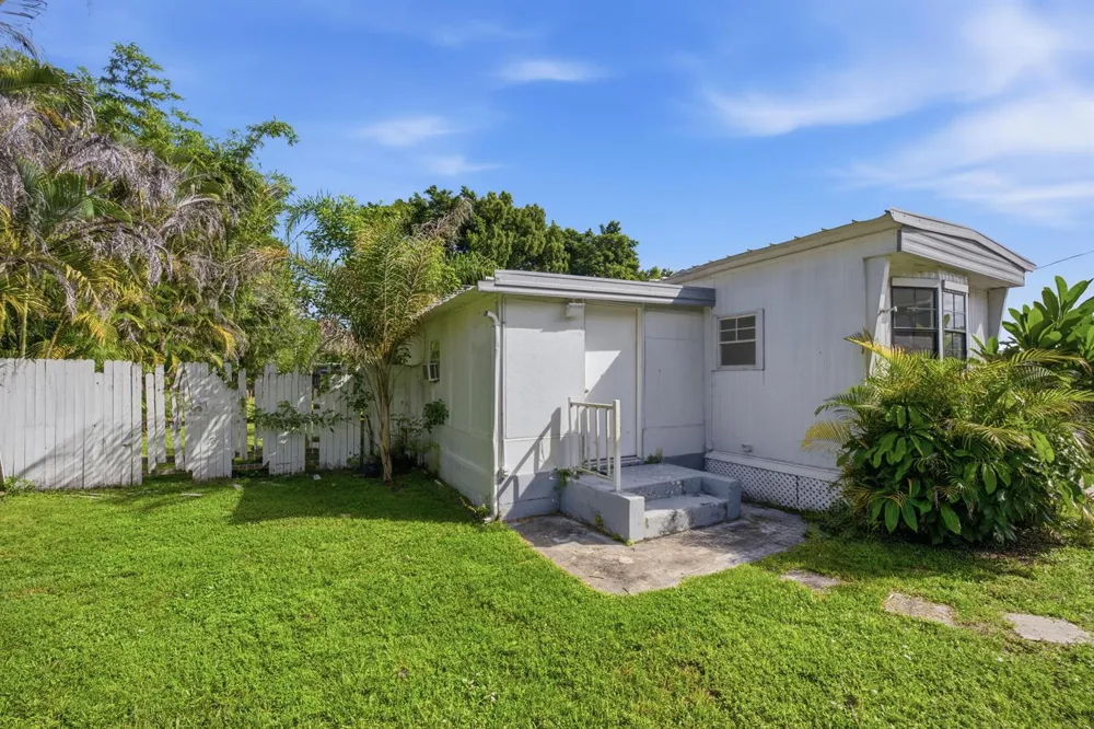 1823 SW College Street Stuart, FL 34997