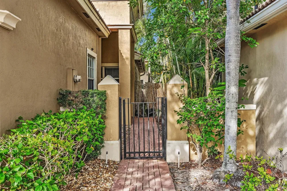 5828 NW 121st Avenue Coral Springs, FL 33076