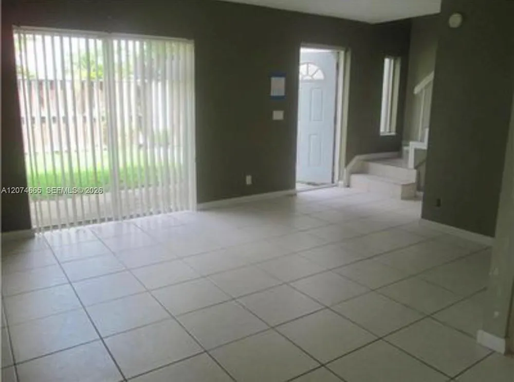 5810 NW 22nd St #21-B Lauderhill, FL 33313