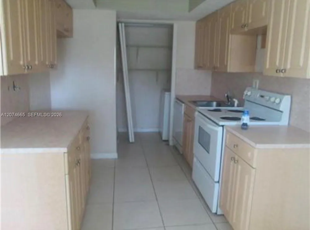 5810 NW 22nd St #21-B Lauderhill, FL 33313