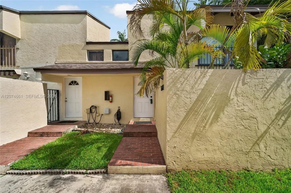15811 SW 91st Ct #B Palmetto Bay, FL 33157