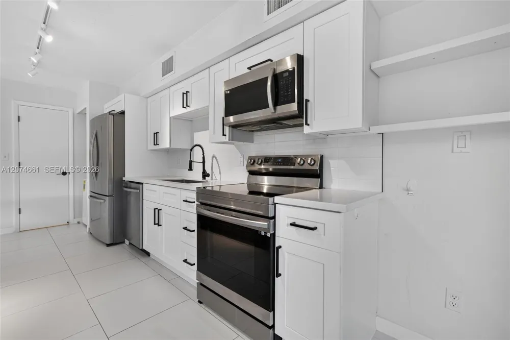 15811 SW 91st Ct #B Palmetto Bay, FL 33157