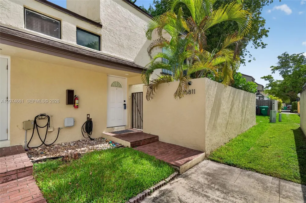 15811 SW 91st Ct #B Palmetto Bay, FL 33157