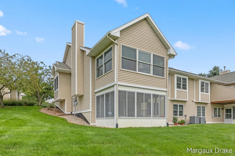 1918 Dunlin Court NE Grand Rapids, MI 49505
