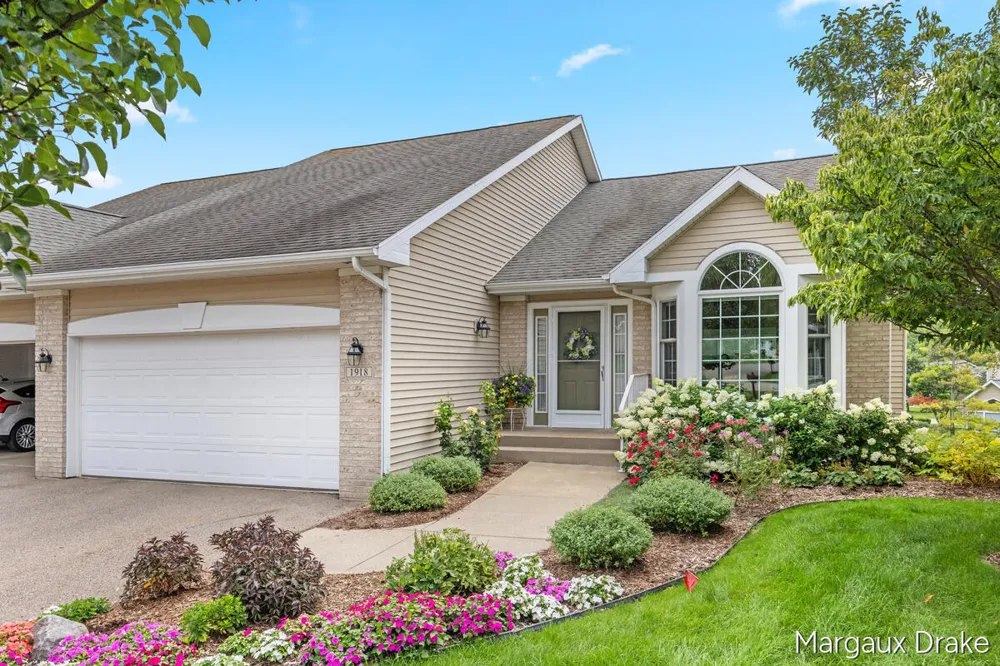 1918 Dunlin Court NE Grand Rapids, MI 49505