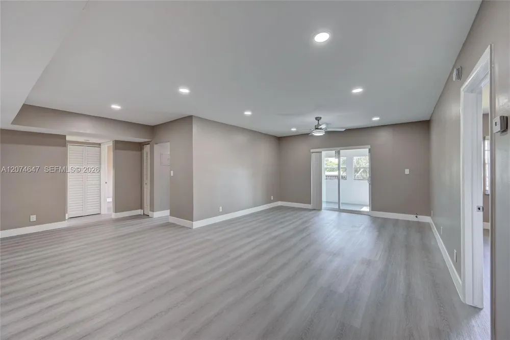 2700 Riverside Dr #303-B Coral Springs, FL 33065