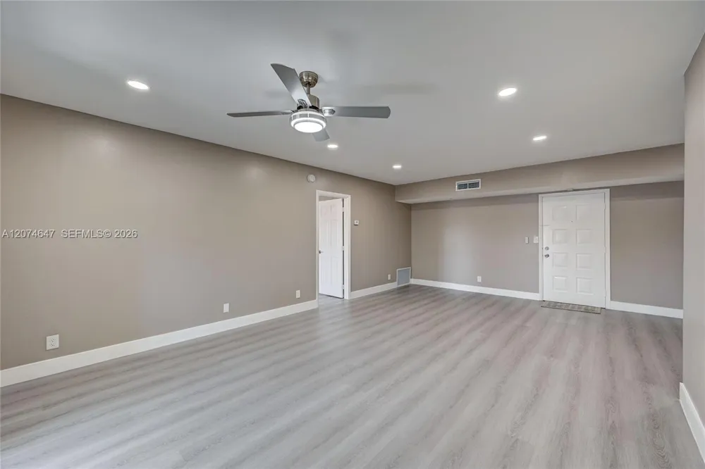 2700 Riverside Dr #303-B Coral Springs, FL 33065