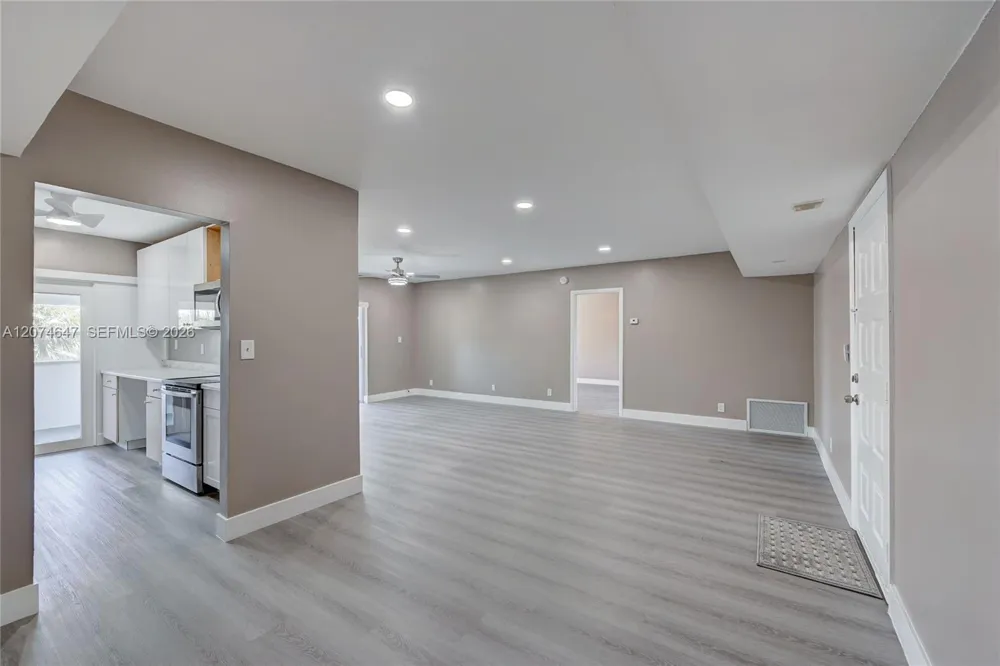 2700 Riverside Dr #303-B Coral Springs, FL 33065