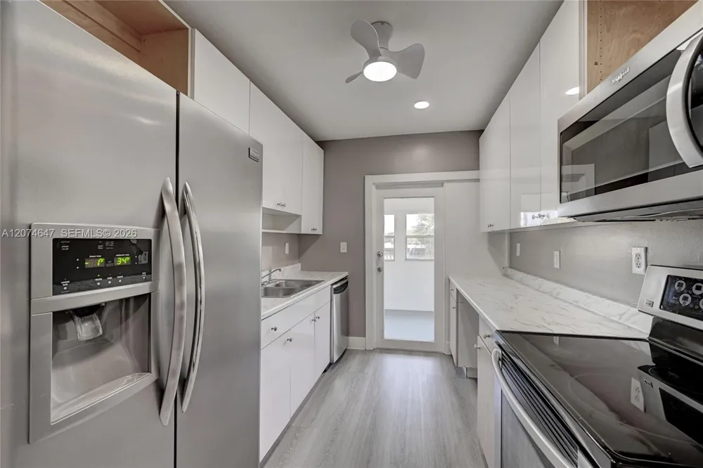 2700 Riverside Dr #303-B Coral Springs, FL 33065