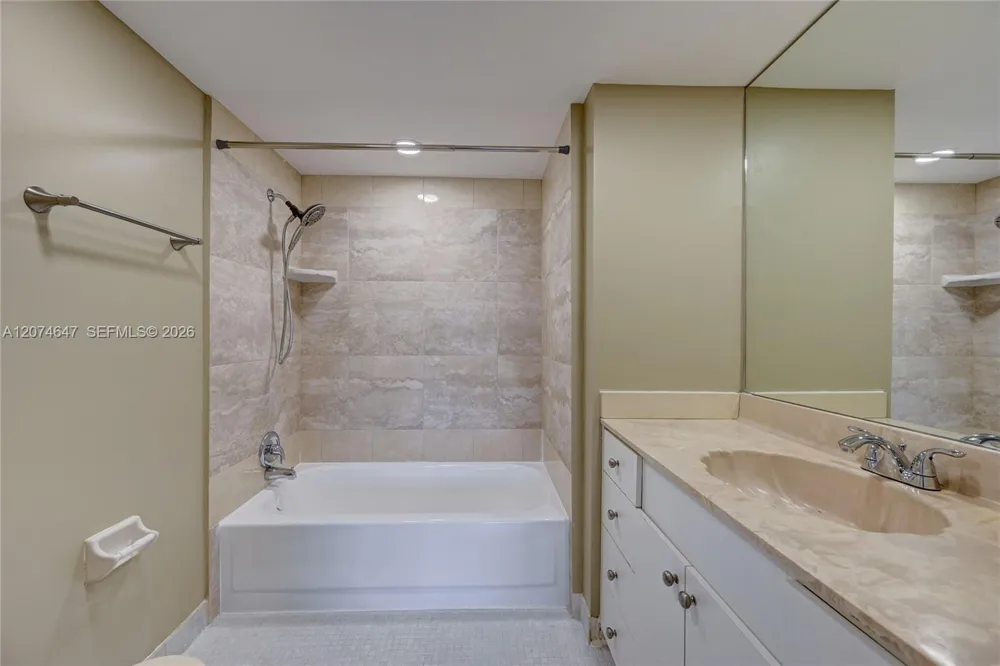 2700 Riverside Dr #303-B Coral Springs, FL 33065