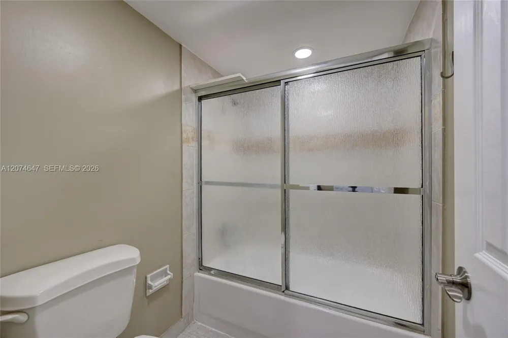 2700 Riverside Dr #303-B Coral Springs, FL 33065