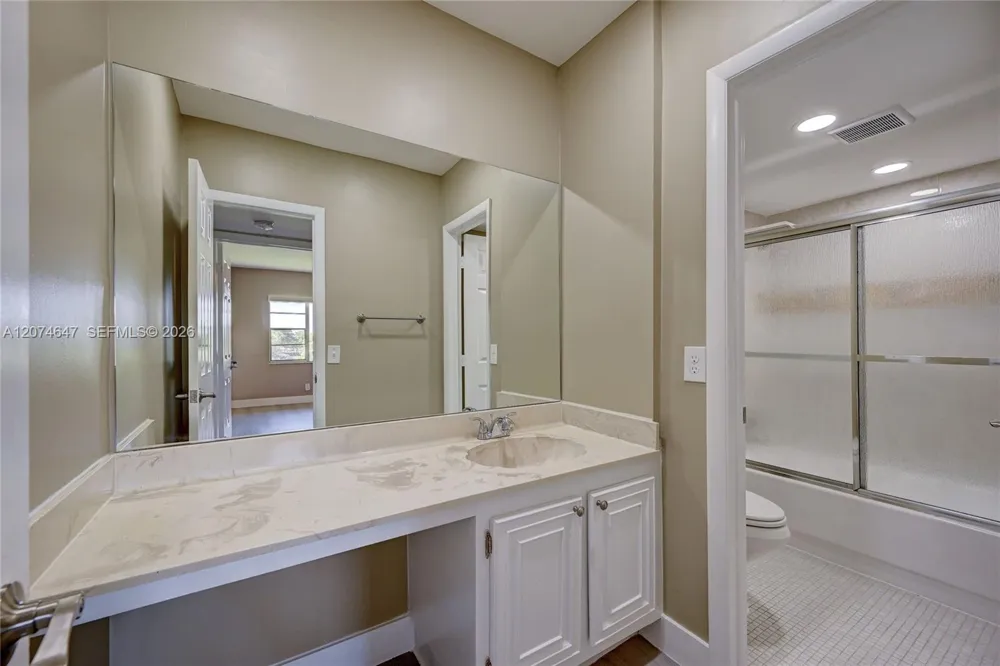 2700 Riverside Dr #303-B Coral Springs, FL 33065