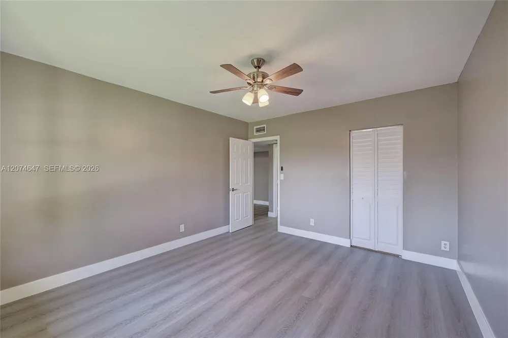 2700 Riverside Dr #303-B Coral Springs, FL 33065