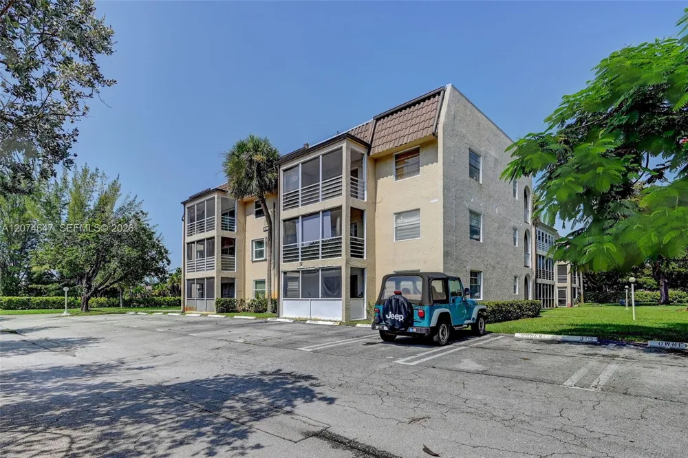 2700 Riverside Dr #303-B Coral Springs, FL 33065