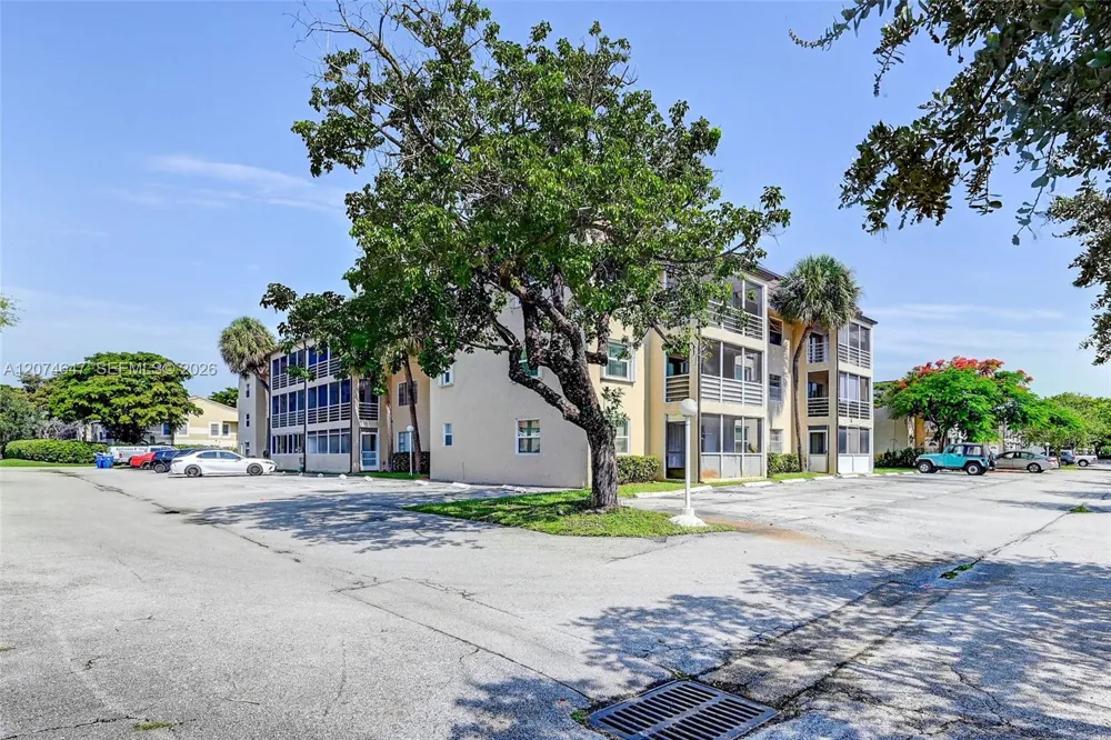 2700 Riverside Dr #303-B Coral Springs, FL 33065