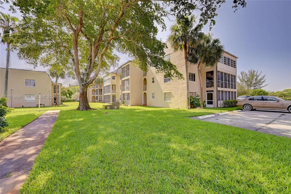 2700 Riverside Dr #303-B Coral Springs, FL 33065
