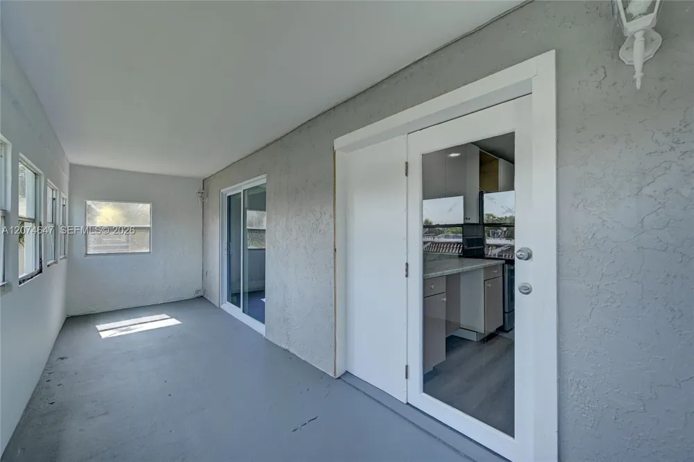 2700 Riverside Dr #303-B Coral Springs, FL 33065