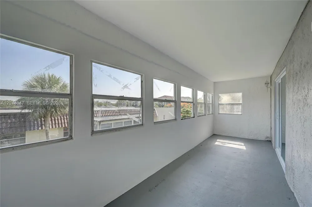 2700 Riverside Dr #303-B Coral Springs, FL 33065
