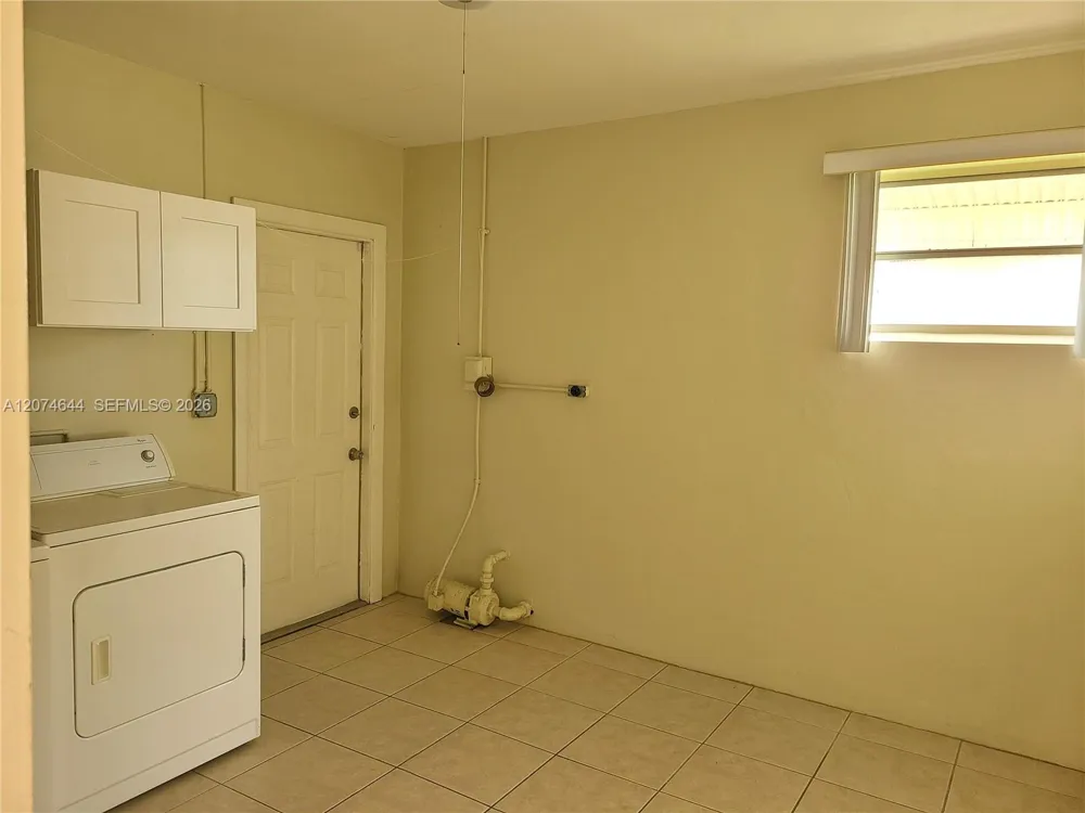 6580 Grant St Hollywood, FL 33024