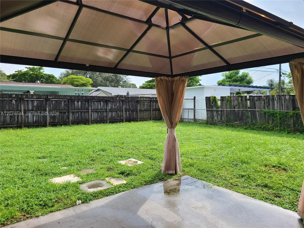 6580 Grant St Hollywood, FL 33024