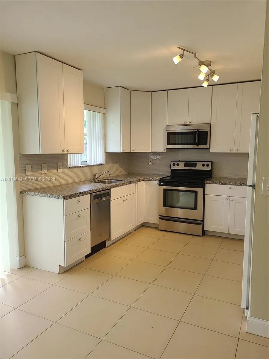 6580 Grant St Hollywood, FL 33024