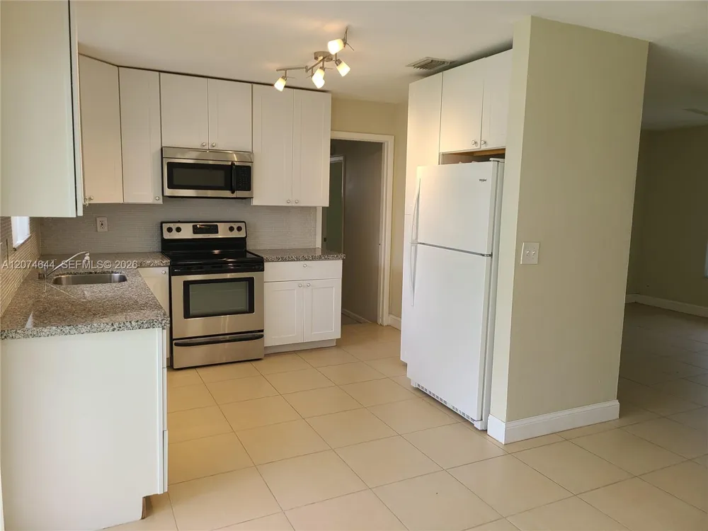 6580 Grant St Hollywood, FL 33024