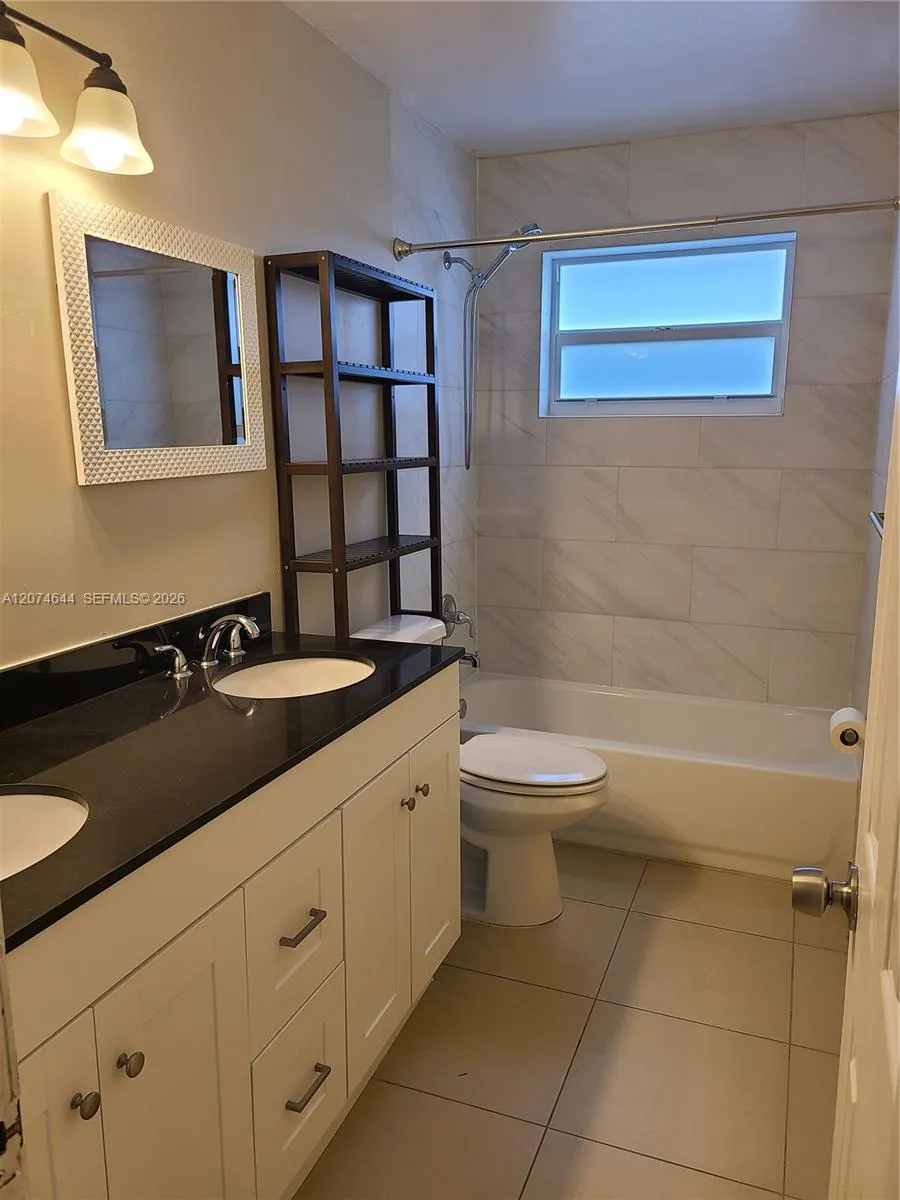 6580 Grant St Hollywood, FL 33024
