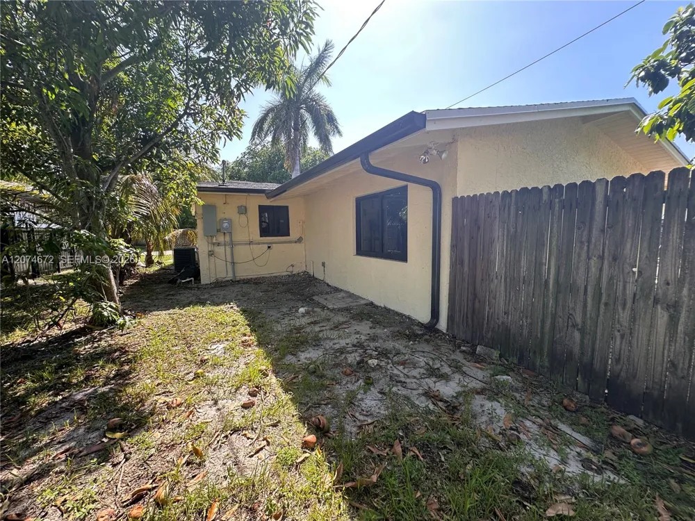 631 NW 37th Ave Lauderhill, FL 33311