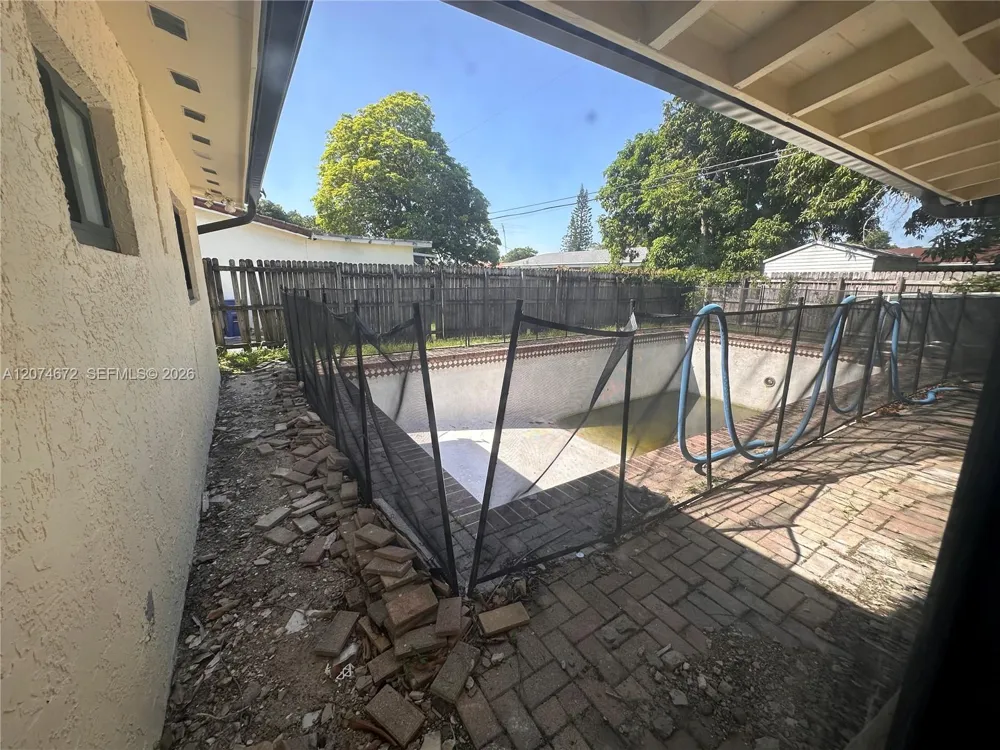 631 NW 37th Ave Lauderhill, FL 33311