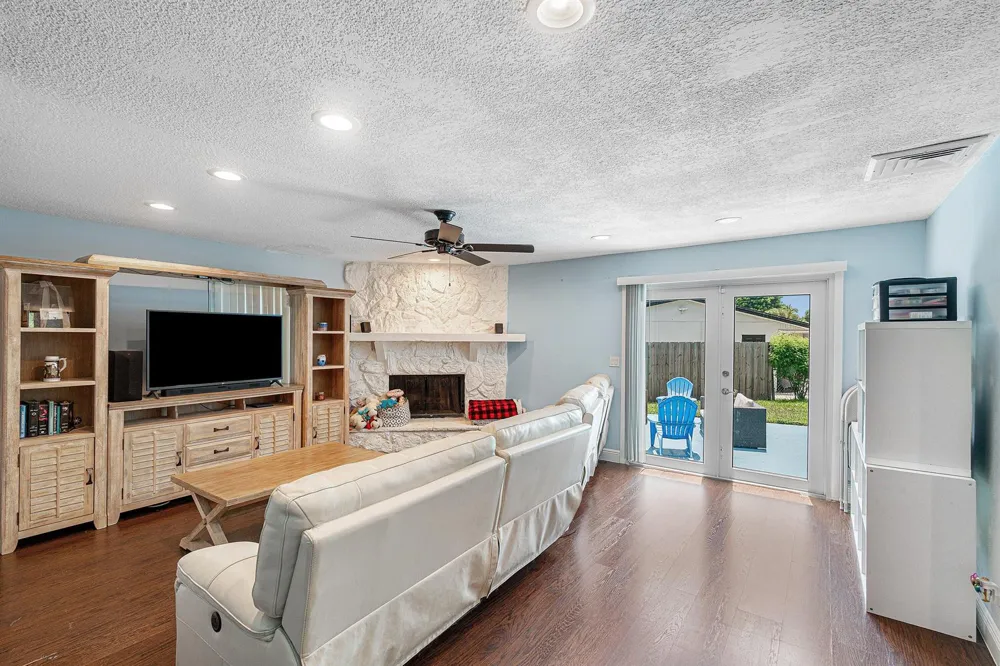 5134 CANAL ROAD West Palm Beach, FL 33415