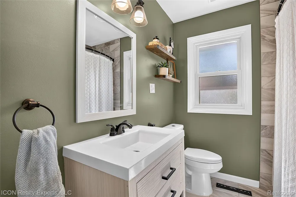 22731 Manistee Street Oak Park City, MI 48237