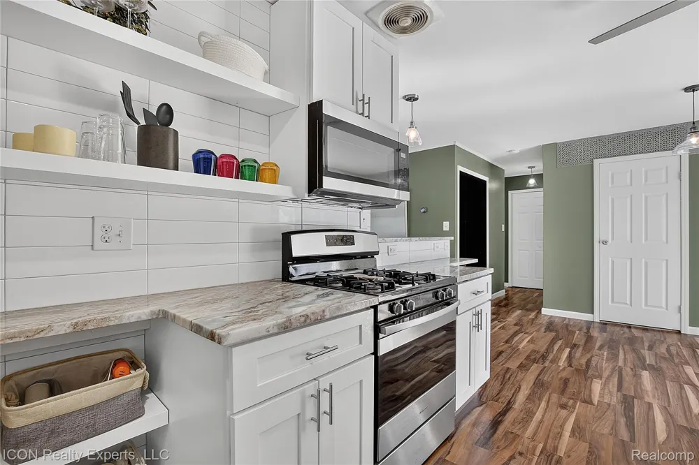 22731 Manistee Street Oak Park City, MI 48237