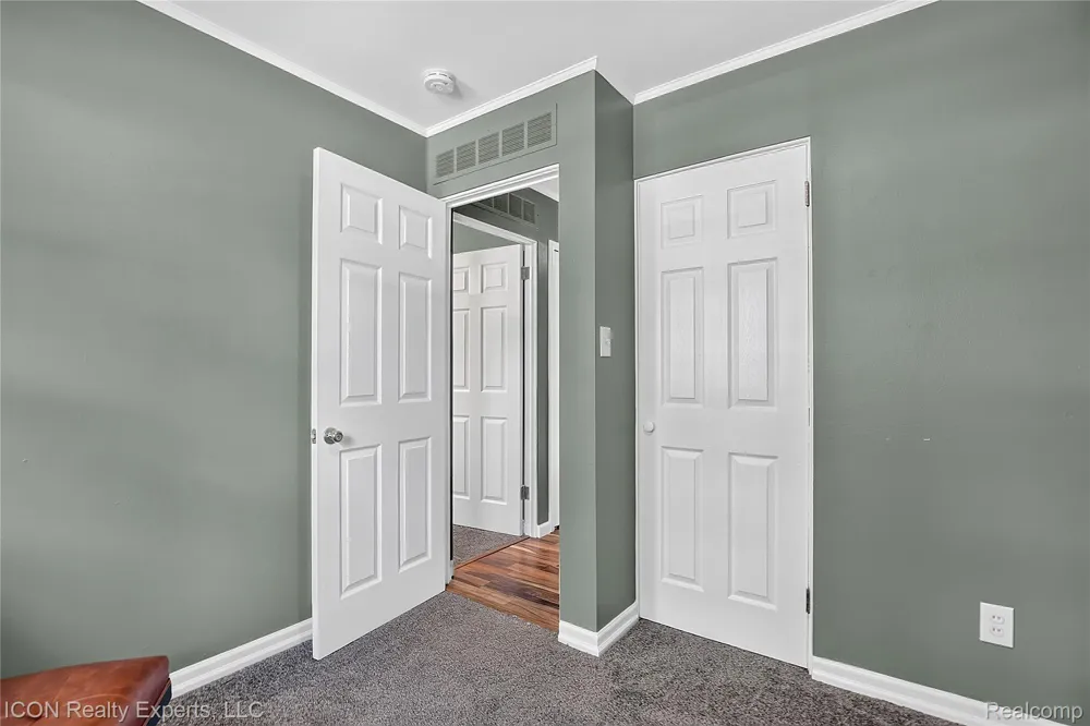 22731 Manistee Street Oak Park City, MI 48237