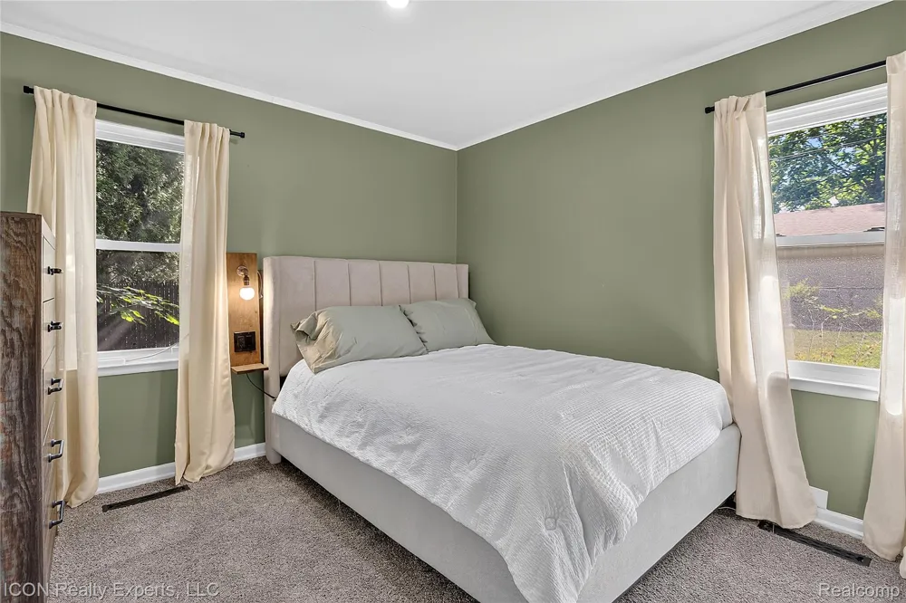 22731 Manistee Street Oak Park City, MI 48237