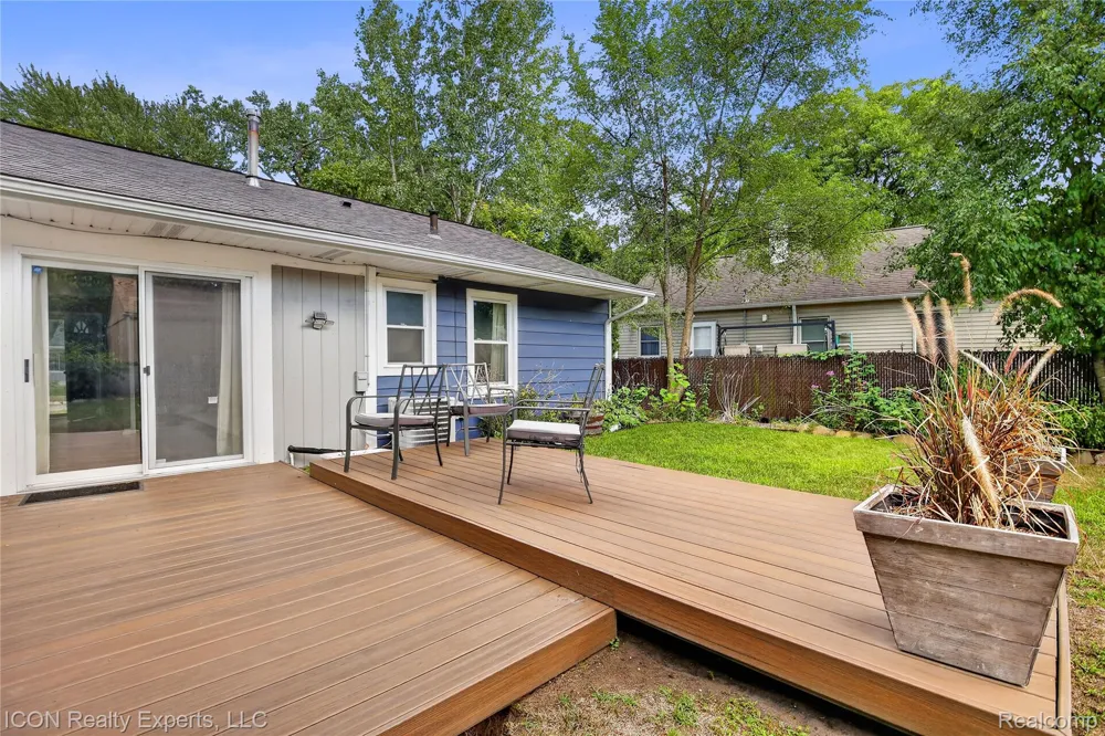 22731 Manistee Street Oak Park City, MI 48237