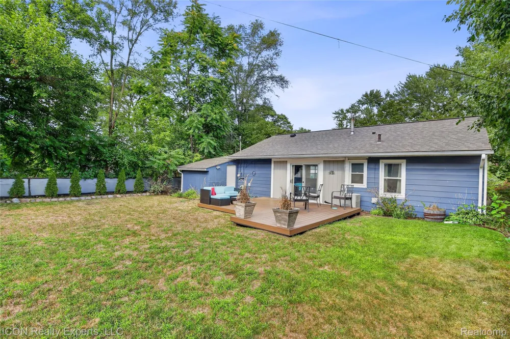 22731 Manistee Street Oak Park City, MI 48237