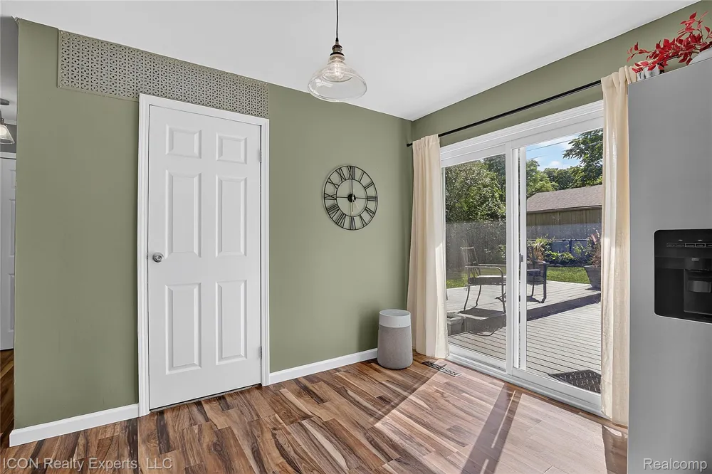 22731 Manistee Street Oak Park City, MI 48237