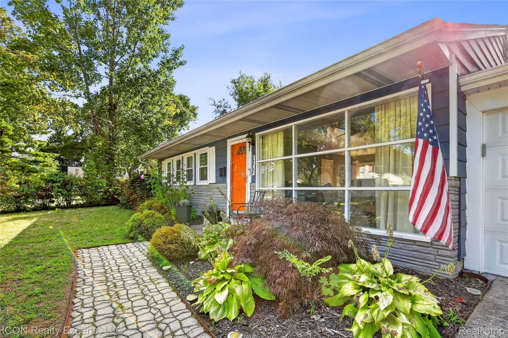 22731 Manistee Street Oak Park City, MI 48237