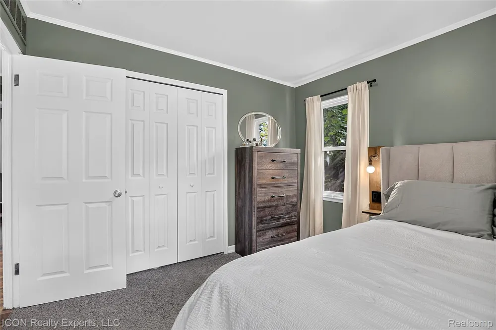 22731 Manistee Street Oak Park City, MI 48237