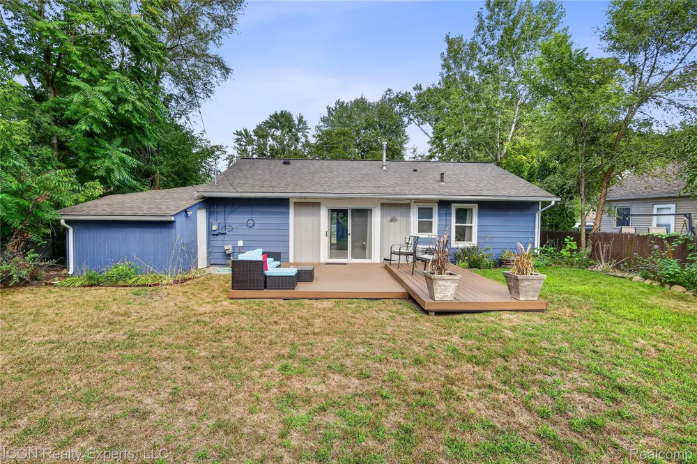 22731 Manistee Street Oak Park City, MI 48237