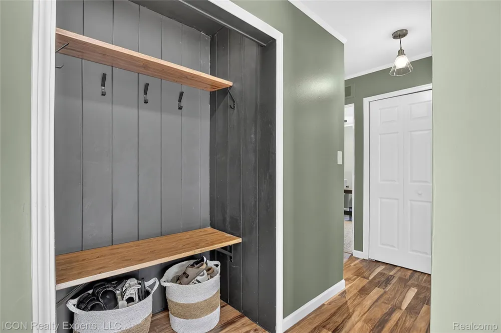 22731 Manistee Street Oak Park City, MI 48237