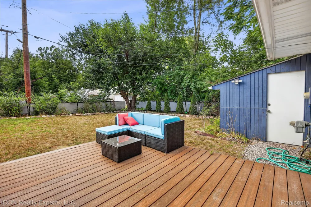 22731 Manistee Street Oak Park City, MI 48237