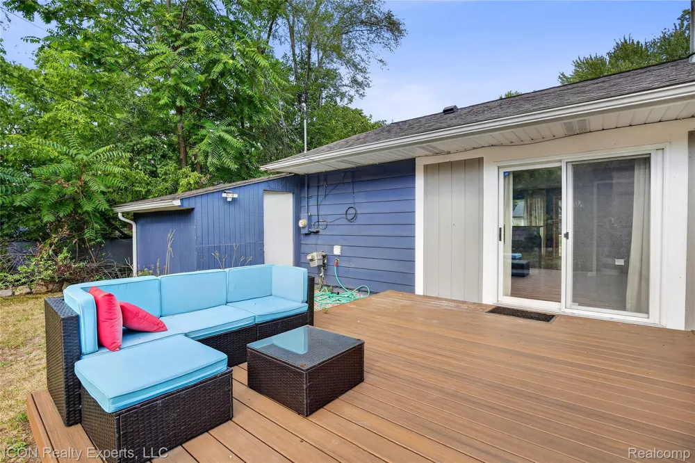 22731 Manistee Street Oak Park City, MI 48237